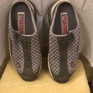 GUC Women’s Skechers Sport Slip ons size 8